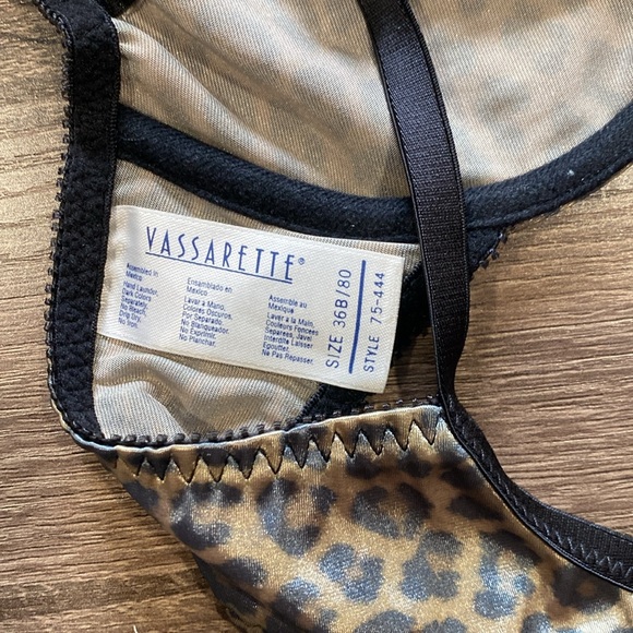 NWT - Vassarette Satin Underwire Bra - 36B - Leopard Print - Picture 3 of 4